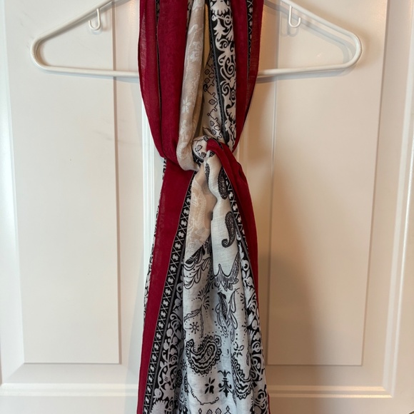 Scarf, Shawl Measures 68”x 32”, Excellent Condition - Picture 4 of 6